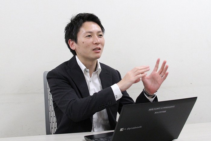 pic1-driving-a-see-through-car