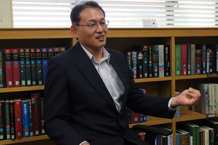 pic3-driving-a-see-through-car