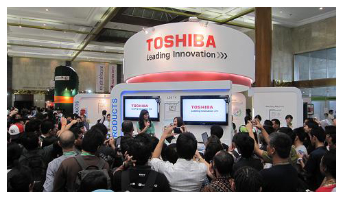 Toshiba Group Showcases Latest Environmental Initiatives at Eco-products International Fair 2010