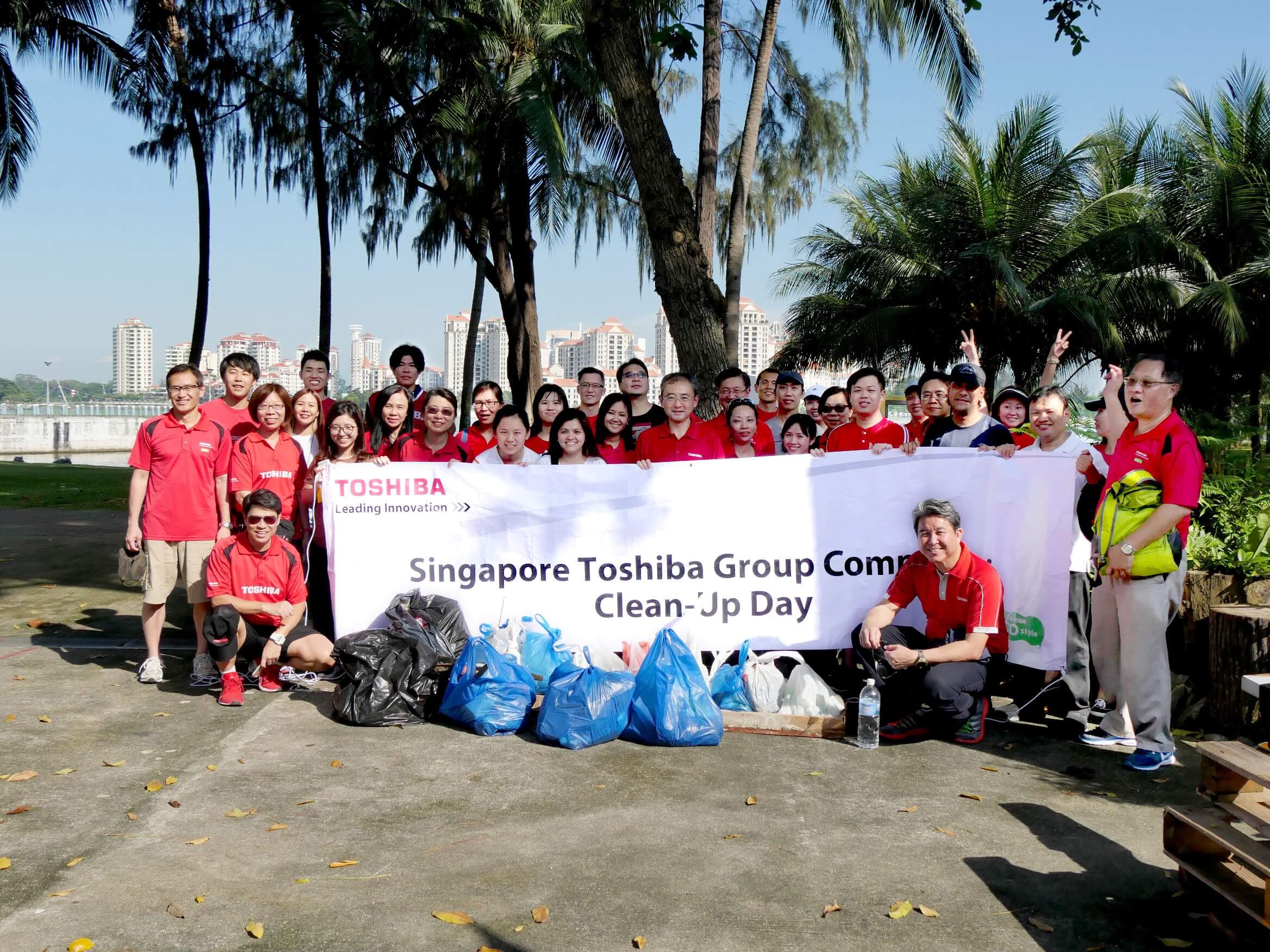 Toshiba Group Companies Raise Awareness of Water Conversation through Clean-up Activity