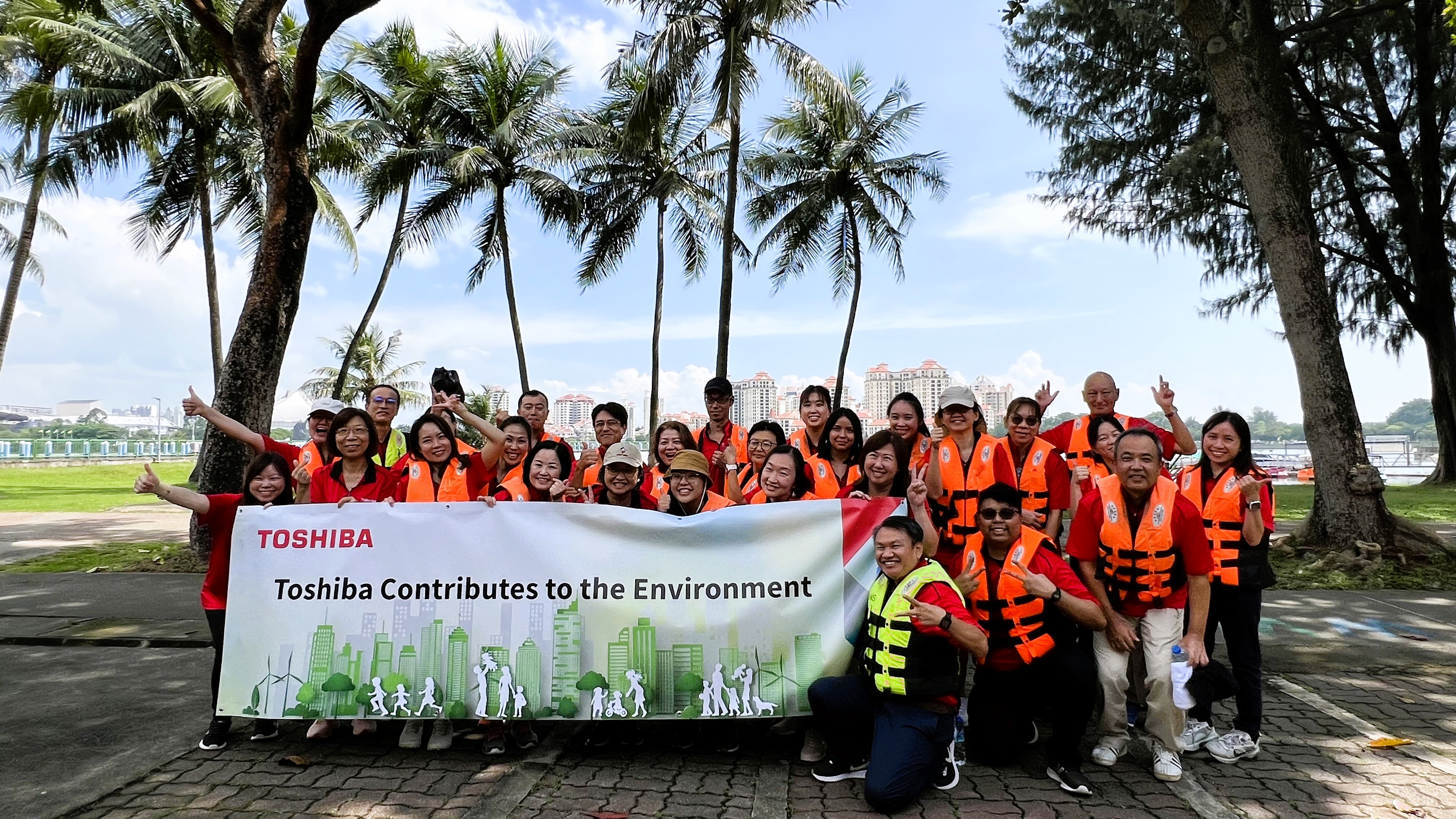 Toshiba’s CSR Activity contributes to the Sustainability of Singapore’s Waterway Clean-Up