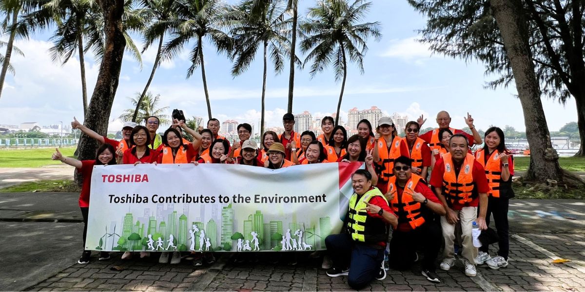 Toshiba’s CSR Activity contributes to the Sustainability of Singapore’s Waterway Clean-Up