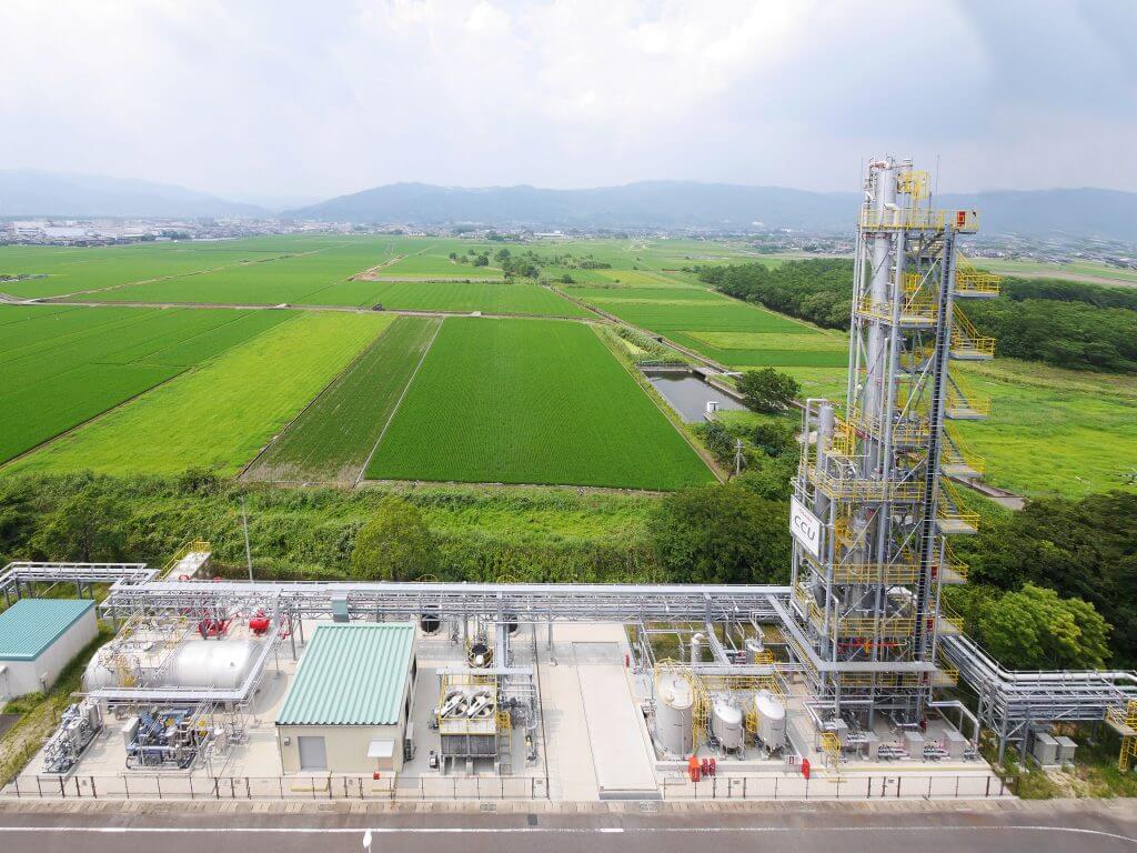 Carbon capture technology turning CO2 waste into valuable resources